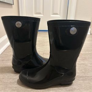 Gently used condition Ugg rainboots